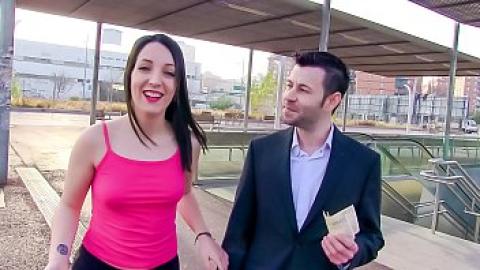 Сексапильная испанская порнозвезда Лиз Рэйнбоу наслаждается сексом за деньги на кастинге