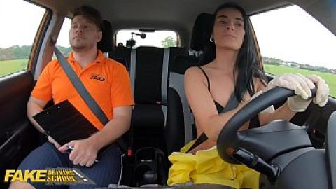 Fake Driving School - секс в автошколі під час пандемії COVID-19