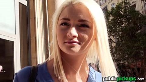 Швидкі гроші з молодою угорською блондинкою-любителькою, яка знімала порно за гроші
