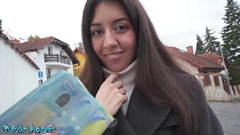 Бързи пари за младата руска брюнетка Кати Уест